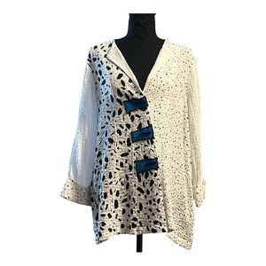 Ali Miles Wearable Art Top Size M – Abstract Black White Maximalist Blouse